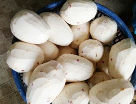 Khoai môn gọt vỏ